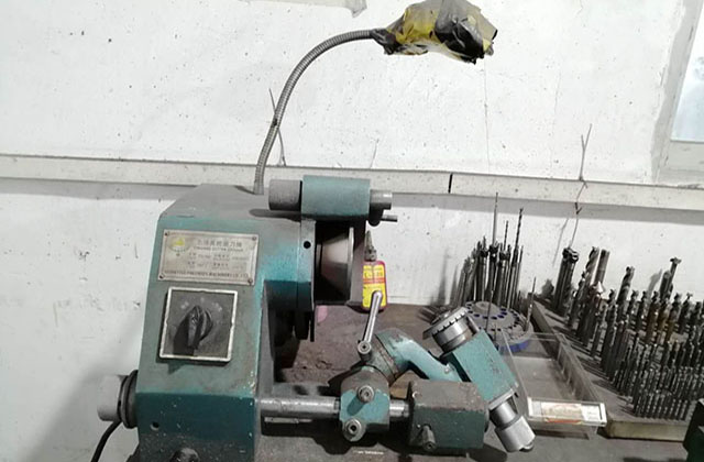 cnc數(shù)控車床加工廠數(shù)控車床加工鋁料如何確保尺寸的精確度？